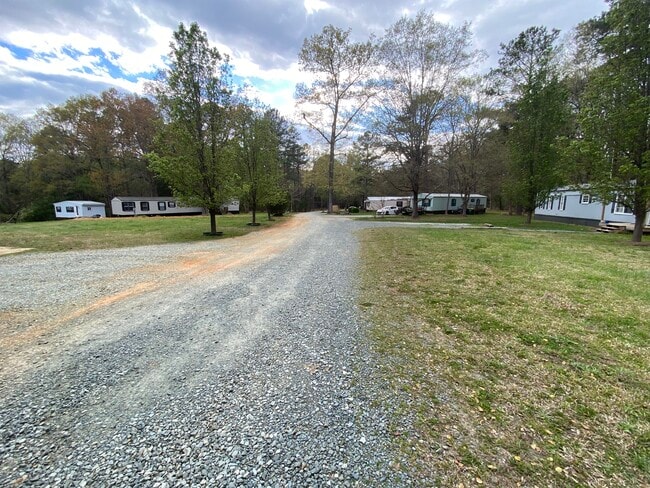 Building Photo - 417 Ranch Rd