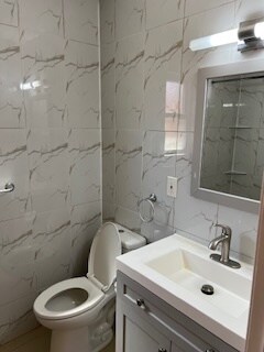 Full bath - 738 William St