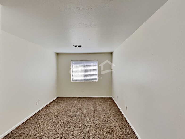 Building Photo - 518 W San Remo St