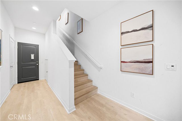 Building Photo - 115 Episode