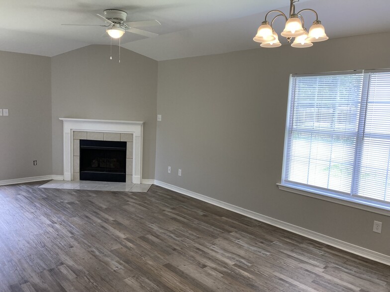 Building Photo - 412 Belle Chase Ct S