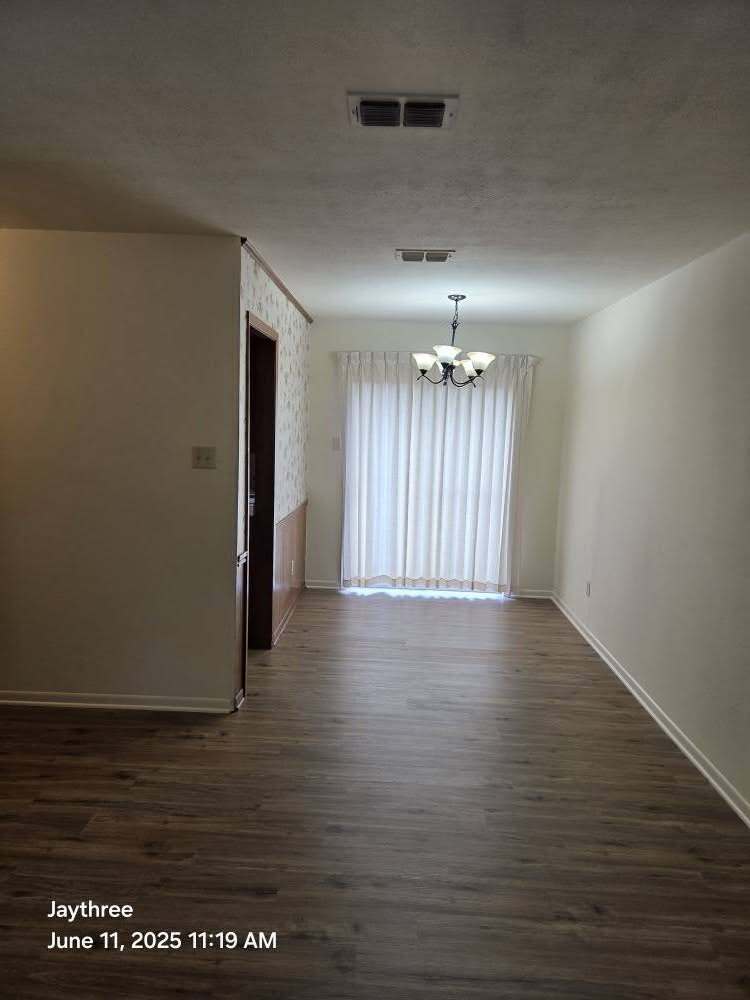 Dining Area - 905 N 24th St