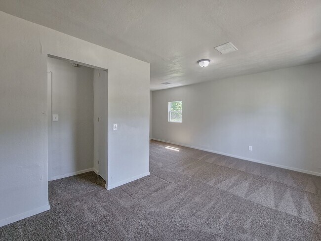 Building Photo - Newly Remodeled FOUR bedroom home in Spencer! FOR RENT!