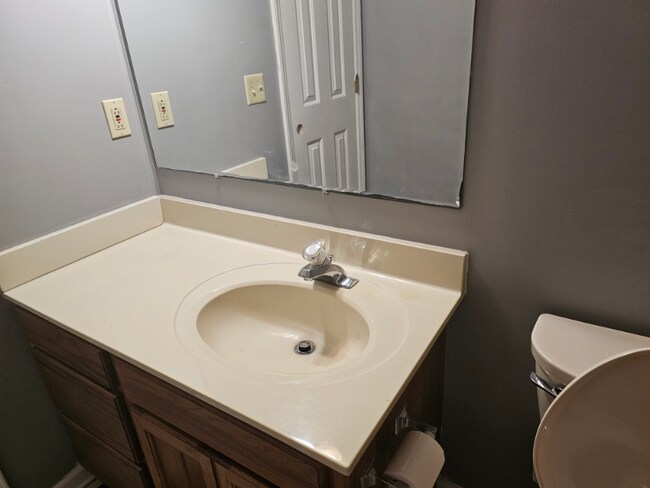 Building Photo - 611 Spring Hill Rd