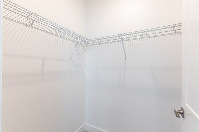 Building Photo - 617 Manhattan Blvd