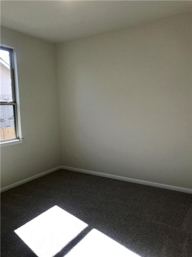 Building Photo - Brand New 4 bedroom One Story - Vista Vera...