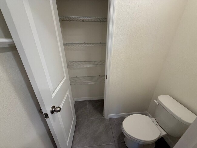 Building Photo - Newly built 3 bedroom home in a quiet Cul-...