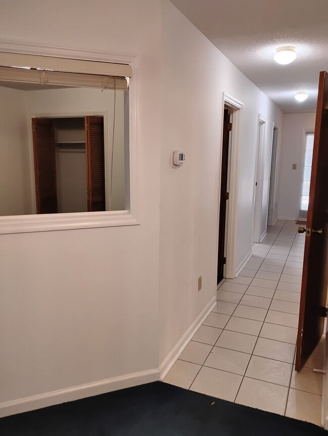 Building Photo - Unit 21F- Golf Colony