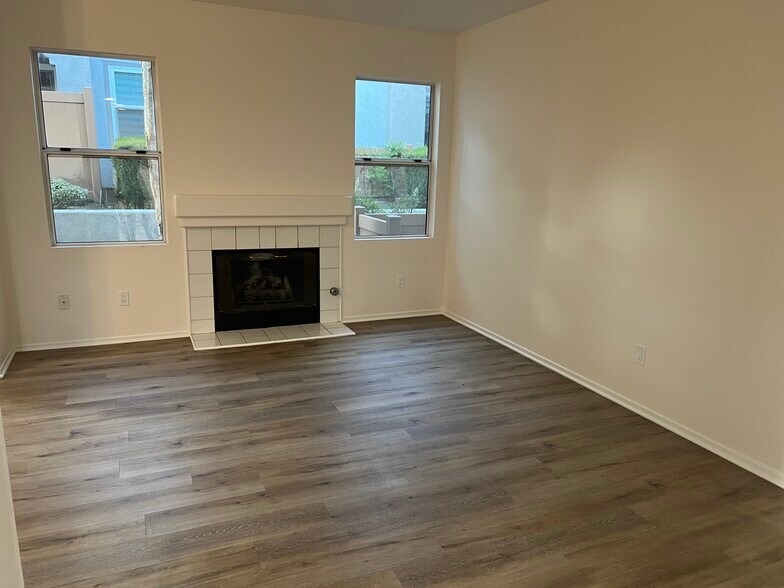 fireplase - 128 California Ct