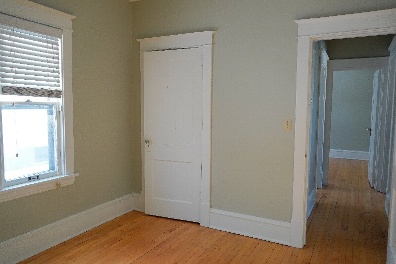 Building Photo - 712 Winslow Ave