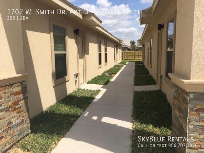 Building Photo - 1702 W Smith Dr