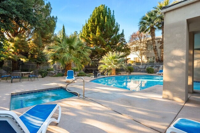 Building Photo - 225 N Country Ln