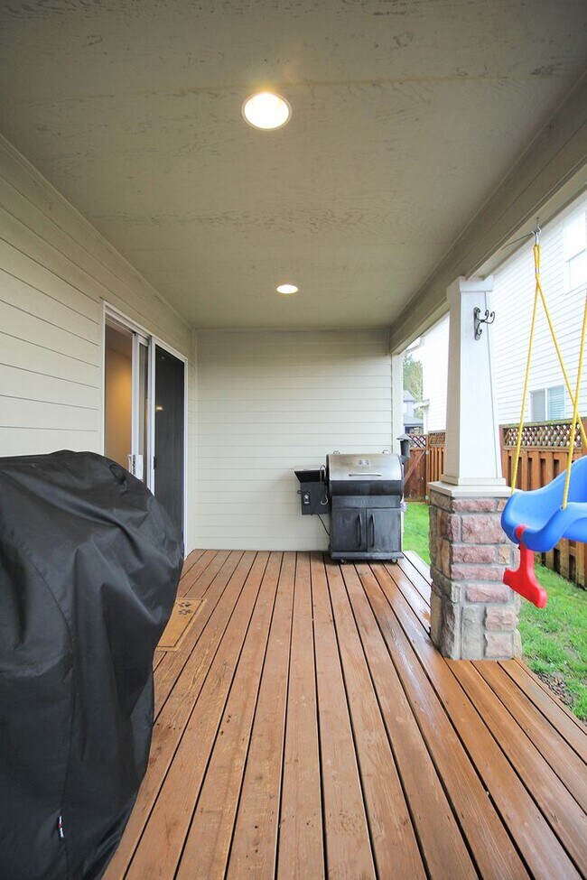 Building Photo - Delightful Newer Construction 3 Bed/2.5 Bath Home in Tranquil Beaverton Neighborhood