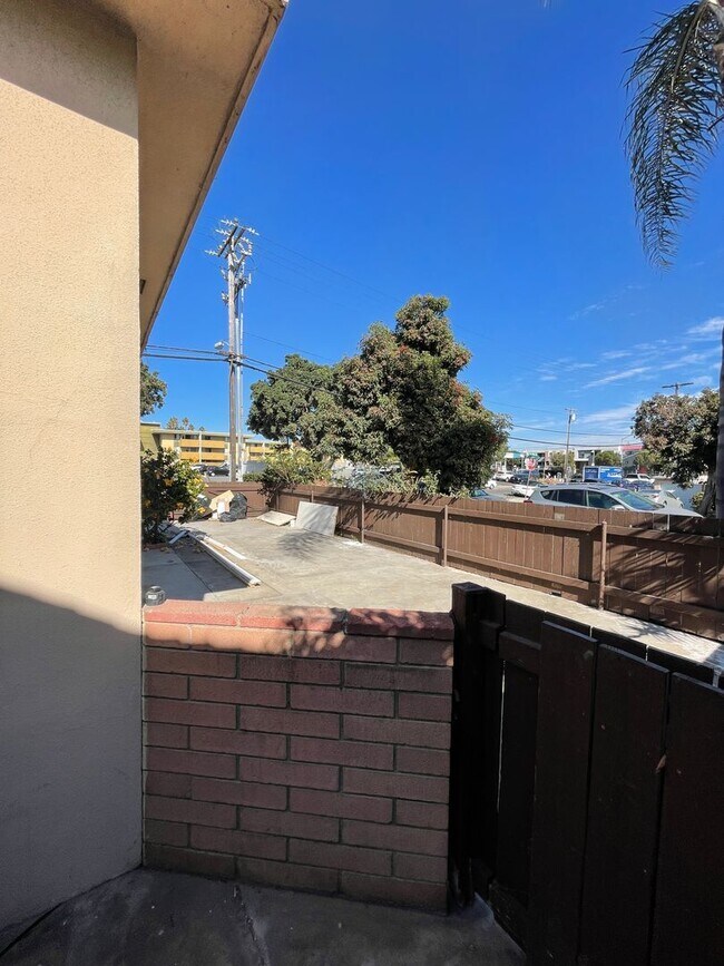 Building Photo - 210901