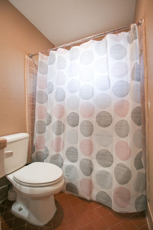 Building Photo - 3-Bedroom Home with Yard in East Tulsa – Ready Mid May!