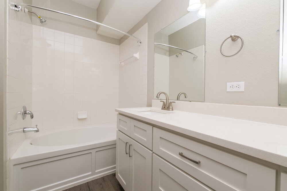 Building Photo - 6637 Cambridge Park Dr