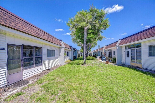 Building Photo - 13870 Oakwood Ln