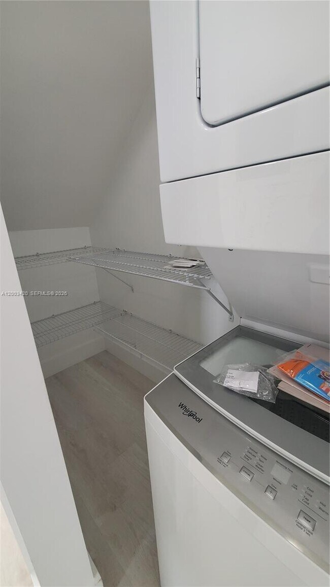 Building Photo - 215 Zamora Ave