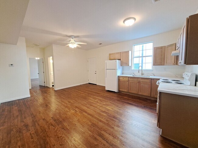 Building Photo - 535 S Tonti St