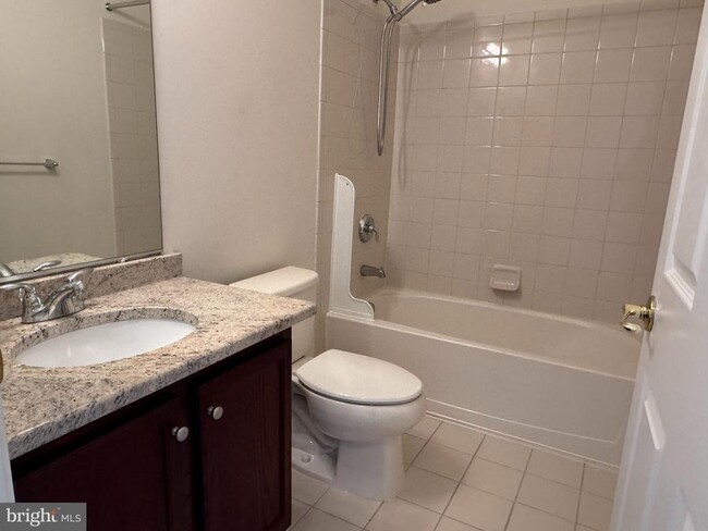 Building Photo - 821 Timberlake Dr