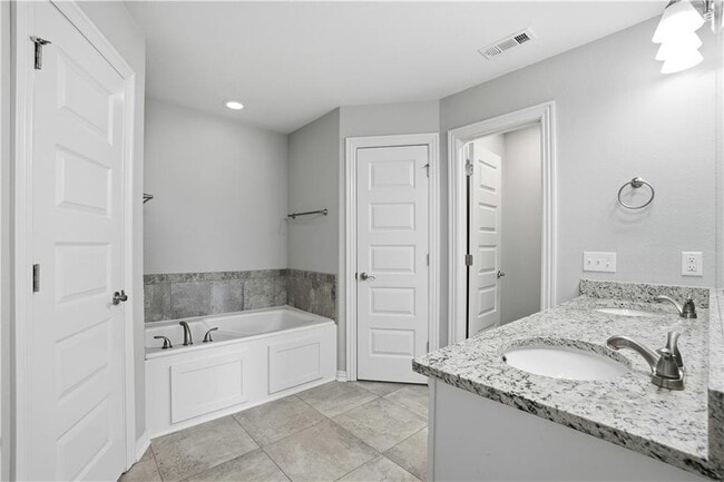 Building Photo - 2007 W Gilligan Ave