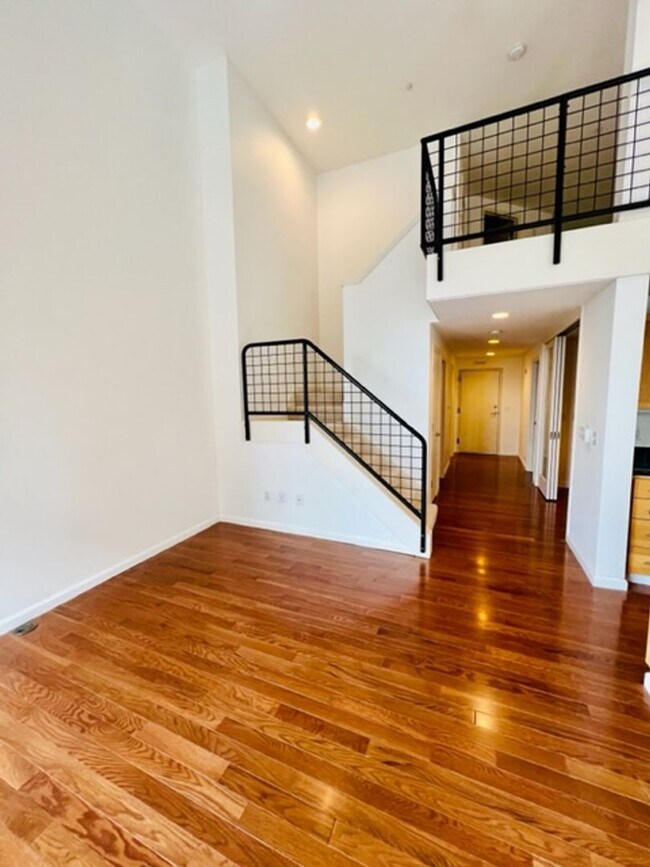 Building Photo - Belltown Loft Condo