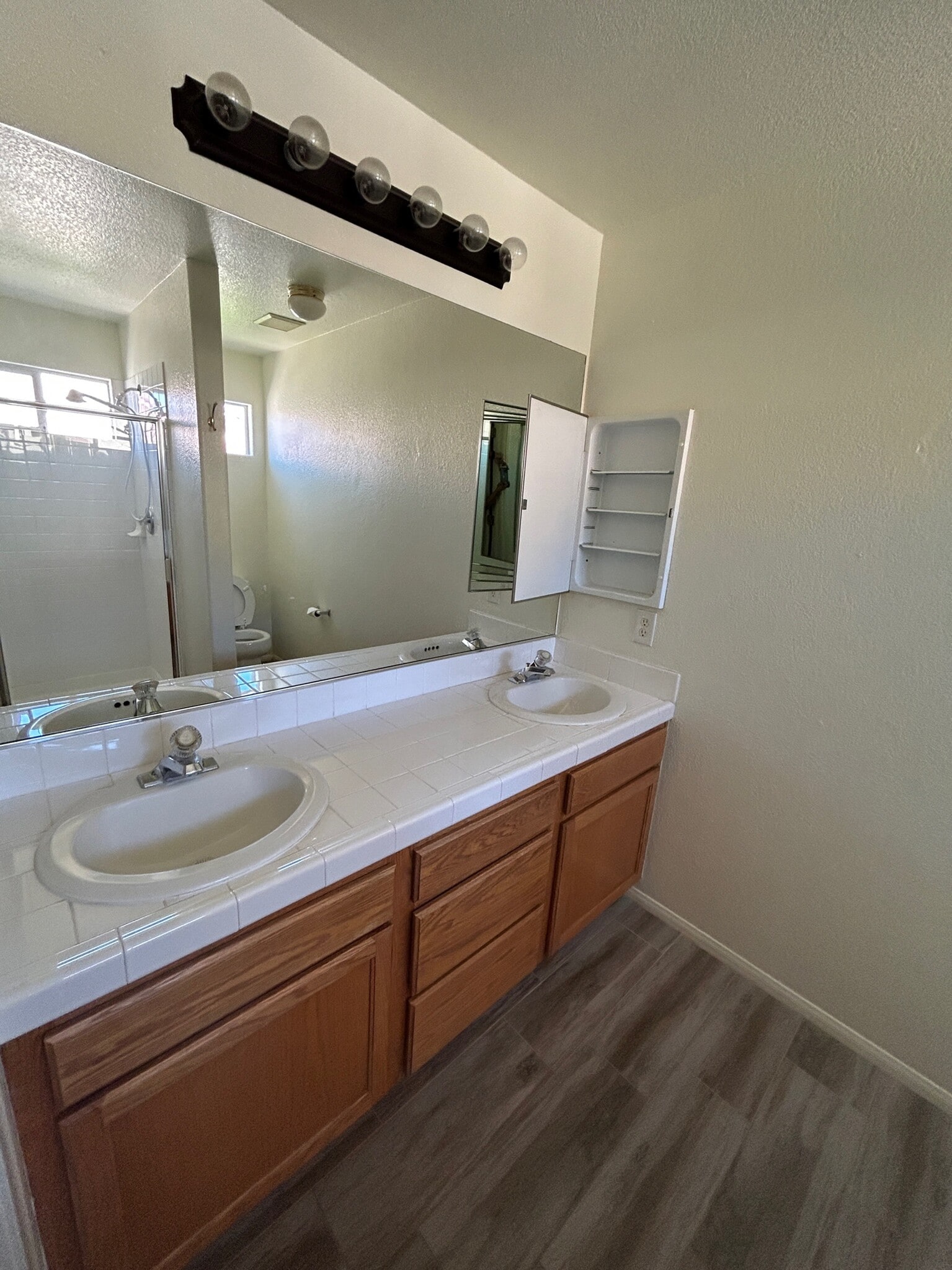 Building Photo - 520 Arrowhead Trl