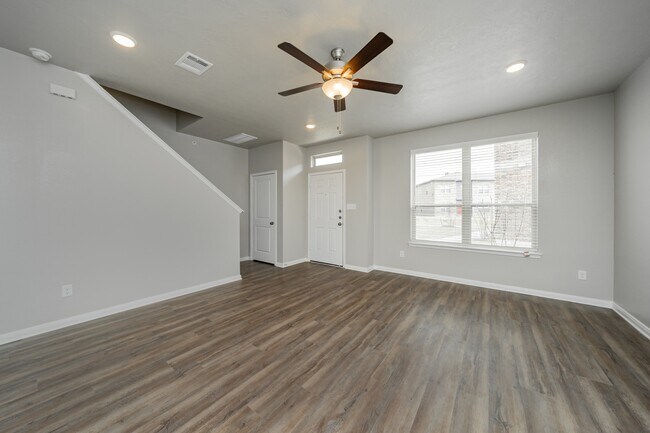 Building Photo - 4089 Cross Park Dr