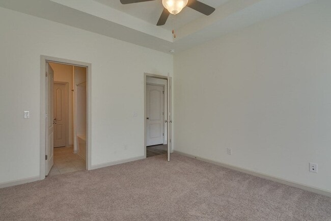 Building Photo - Beautiful End Unit Townhouse