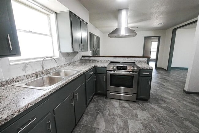 Building Photo - 3606 San Blas Dr