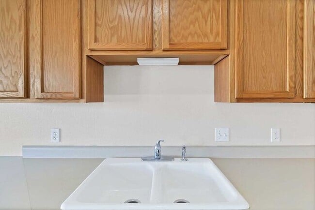 Building Photo - Modern 2-Bedroom, 2-Bath Condo in Grand Ju...