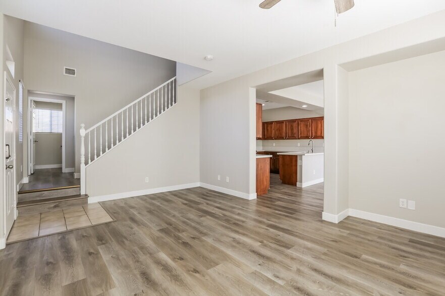 Building Photo - 4477 Oberlander Ave