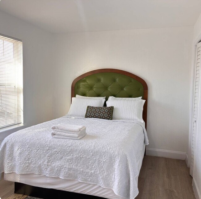 Building Photo - 6835 Avenue Q