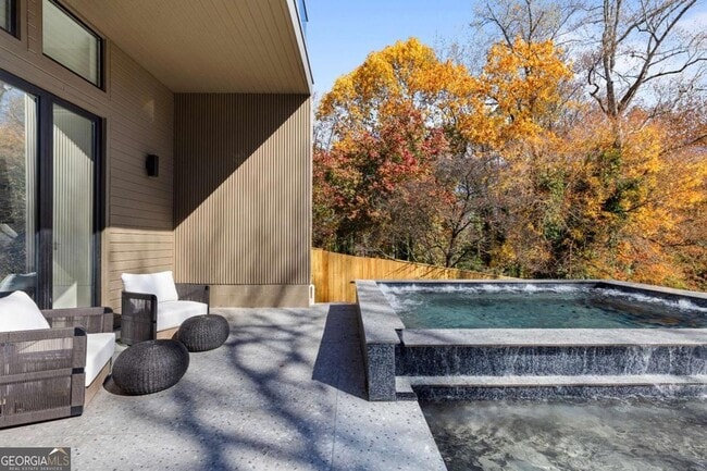 Building Photo - 3600 Lower Roswell Rd