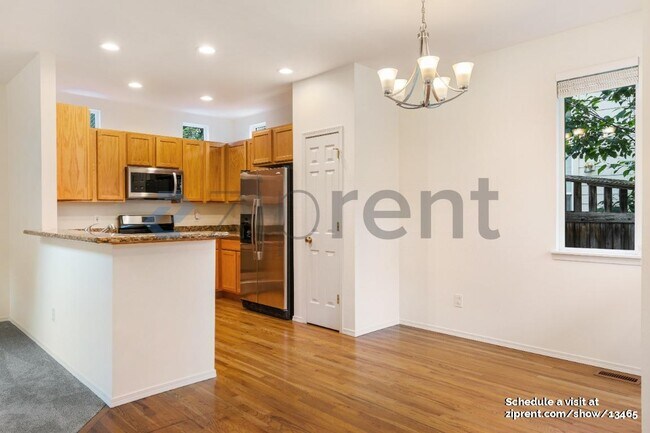 Building Photo - 15150 NE 8th Pl