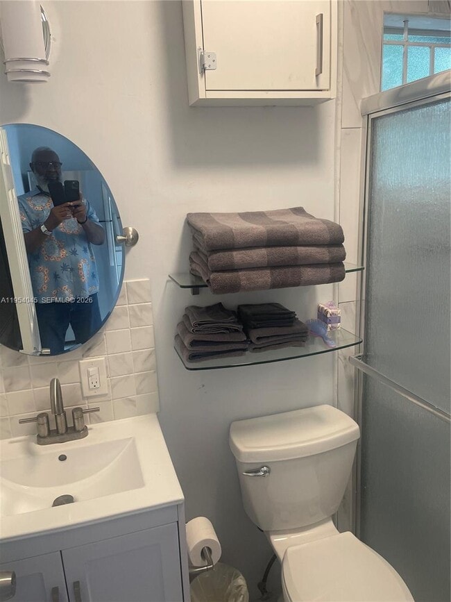 Building Photo - 1191 NE 200th St