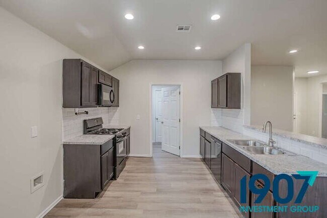 Building Photo - Modern & Spacious 3-Bedroom Home in Newcas...