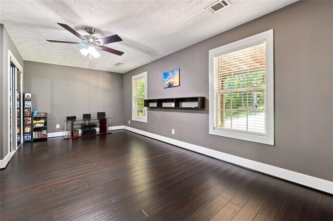 Building Photo - 3941 Pine Gorge Ct NE