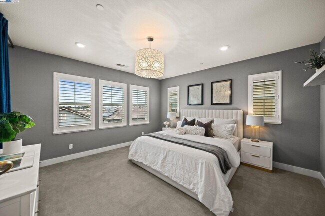 Building Photo - 318 Paradiso Ct