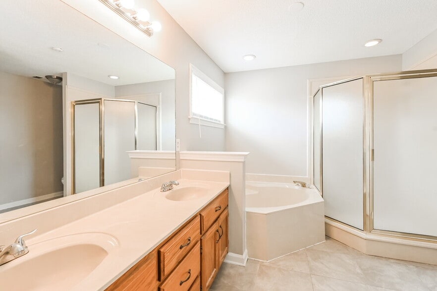 Building Photo - 9922 Lacee Ln