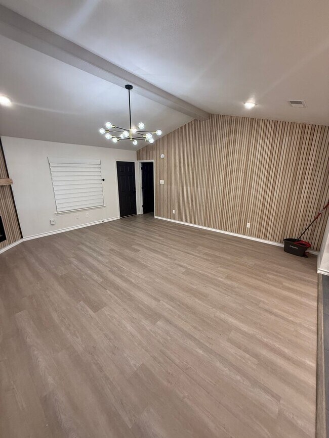 Building Photo - Luxury 3/2/2 in Cooper school district!