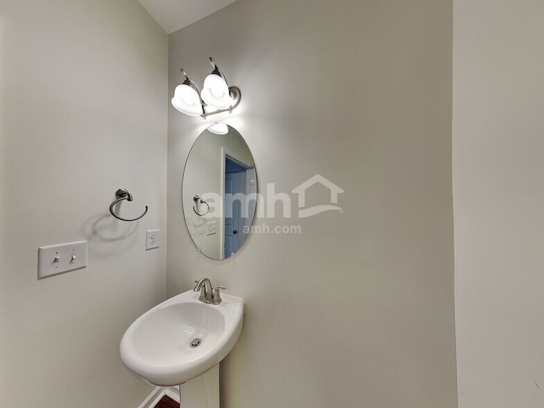 Building Photo - 227 Ivy Brook Dr