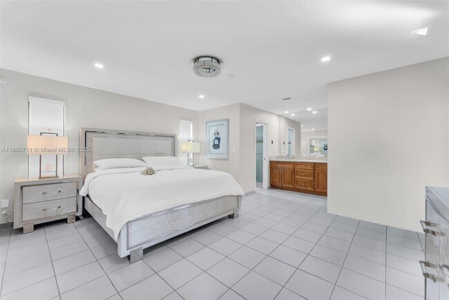 Building Photo - 1417 SW 139th Ave