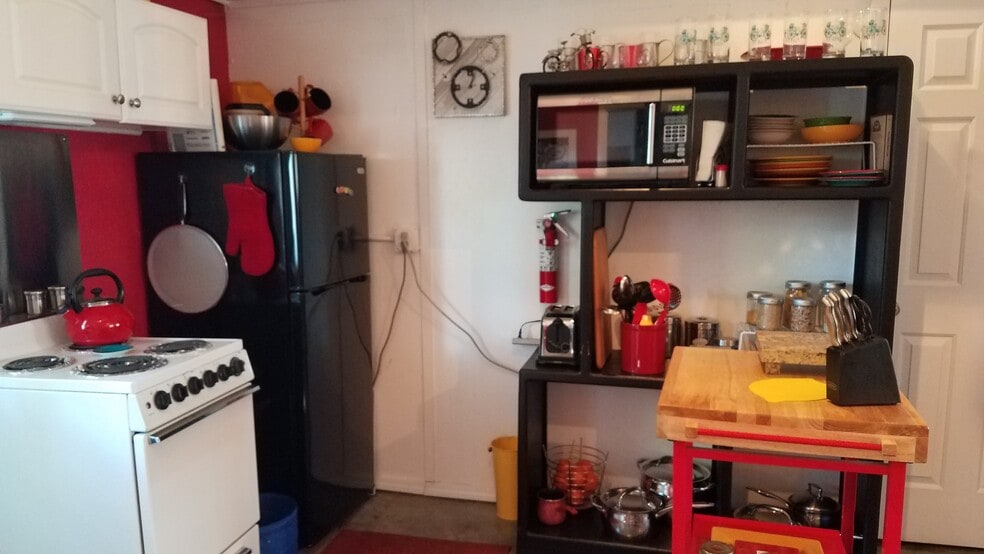 Kitchenette - 3019 N 35th St