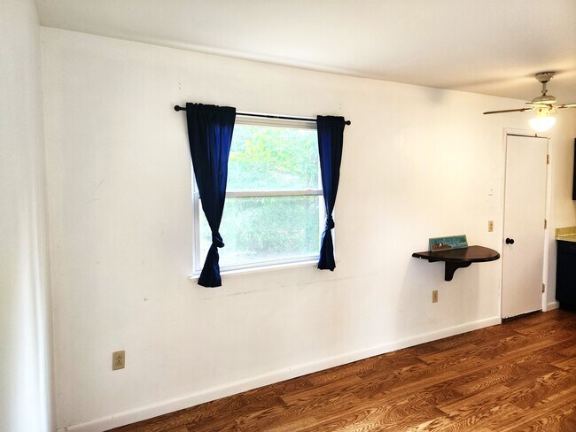 Building Photo - 3884 N West River Rd