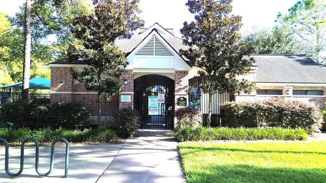 Building Photo - 18035 Somerset Knolls Ct