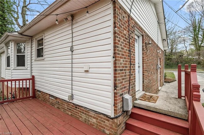 Building Photo - 1629 Ardsley St