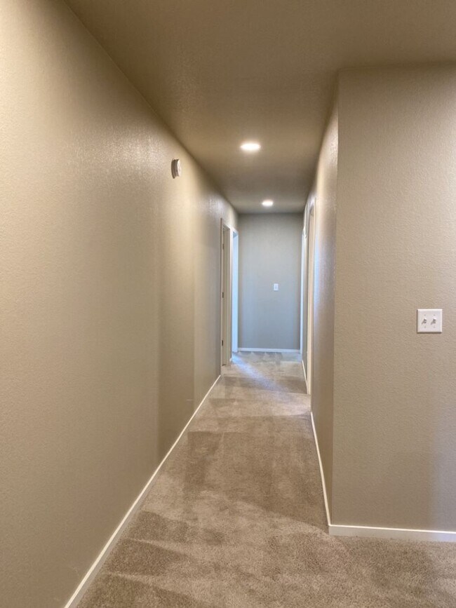 Building Photo - $300 Off 1st Month if Lease Starts by 5/1!