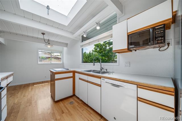 Building Photo - 1490 S Filbert Way