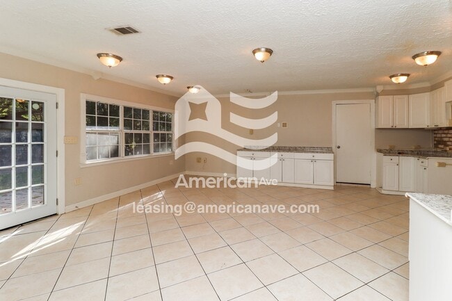Building Photo - 1514 Edgewood Pl